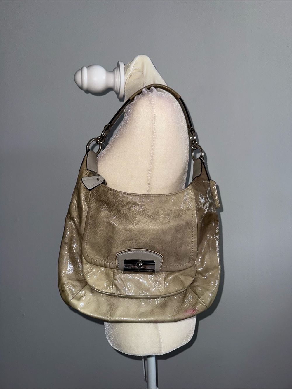 Coach Kristin hobo shoulder handbag in champagne ivory patent leather